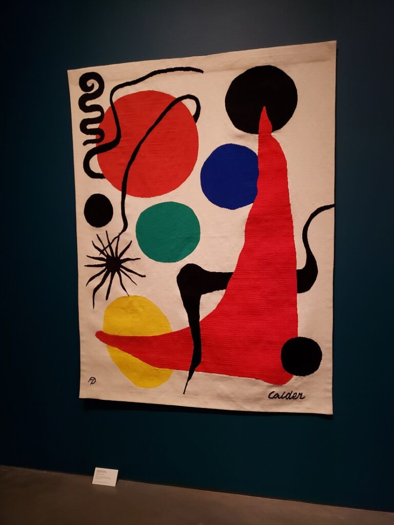 Alexander_Calder_tapestry |